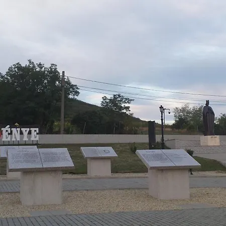 Σπίτι διακοπών Benyelak - Zoeldorom Kutya - Es Bababarat Vendeghaz Legyesbenye