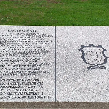 Benyelak - Zoeldorom Kutya - Es Bababarat Vendeghaz * Legyesbenye