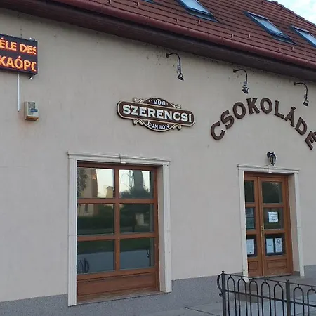 Benyelak - Zoeldorom Kutya - Es Bababarat Vendeghaz * Legyesbenye