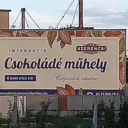 Benyelak - Zoeldorom Kutya - Es Bababarat Vendeghaz *