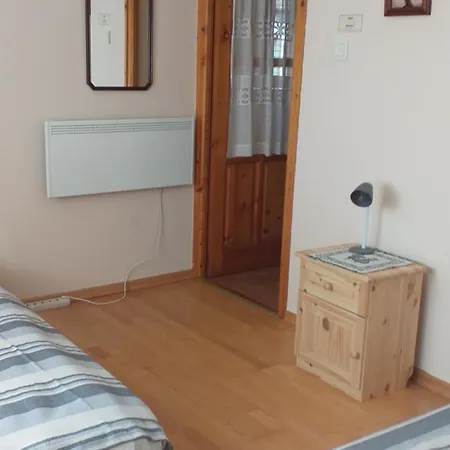 Benyelak - Zoeldorom Kutya - Es Bababarat Vendeghaz