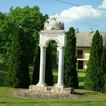 Benyelak - Zoeldorom Kutya - Es Bababarat Vendeghaz Legyesbenye