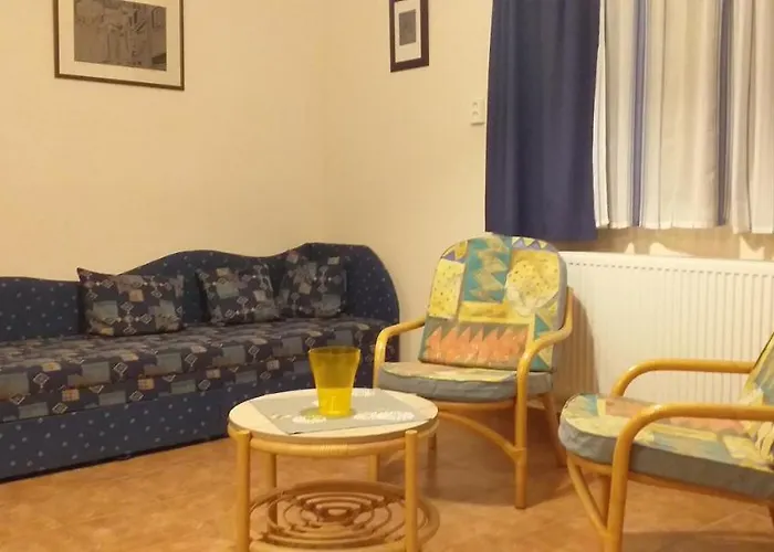 Benyelak - Zoeldorom Kutya - Es Bababarat Vendeghaz Tatil Evi