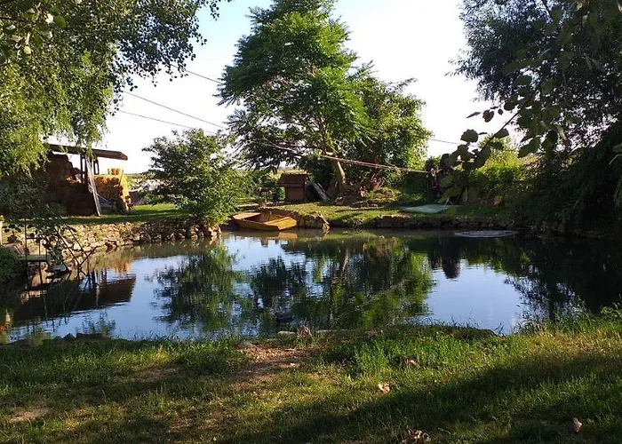 Benyelak - Zoeldorom Kutya - Es Bababarat Vendeghaz Tatil Evi *