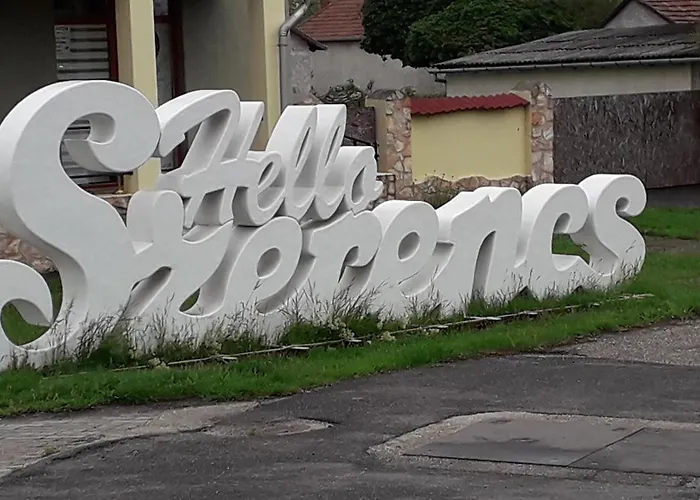 Benyelak - Zoeldorom Kutya - Es Bababarat Vendeghaz Tatil Evi *