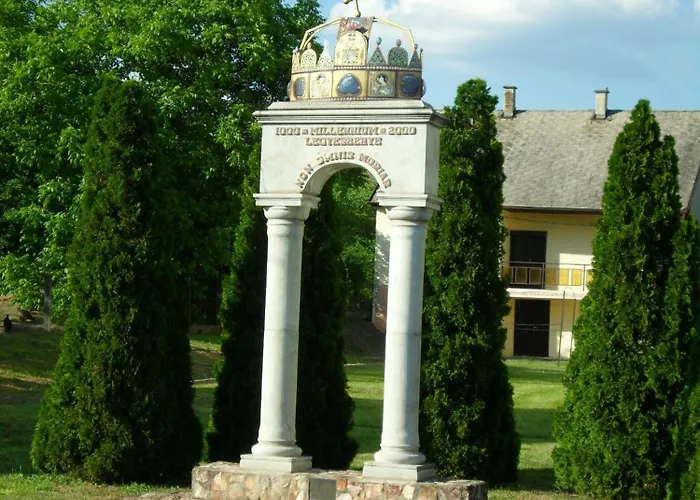 Benyelak - Zoeldorom Kutya - Es Bababarat Vendeghaz Legyesbenye