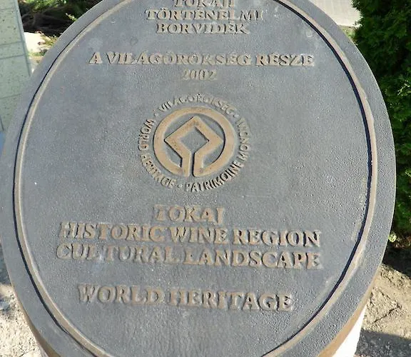 Benyelak - Zoeldorom Kutya - Es Bababarat Vendeghaz * Legyesbenye