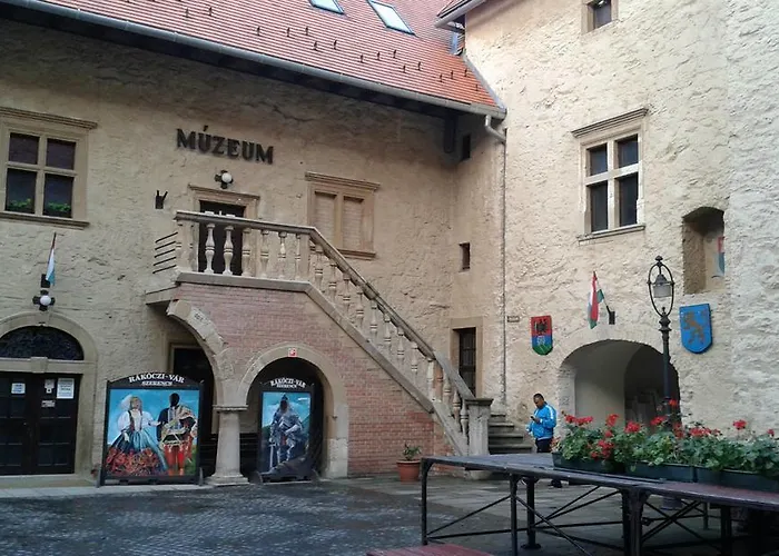 Tatil Evi Benyelak - Zoeldorom Kutya - Es Bababarat Vendeghaz *